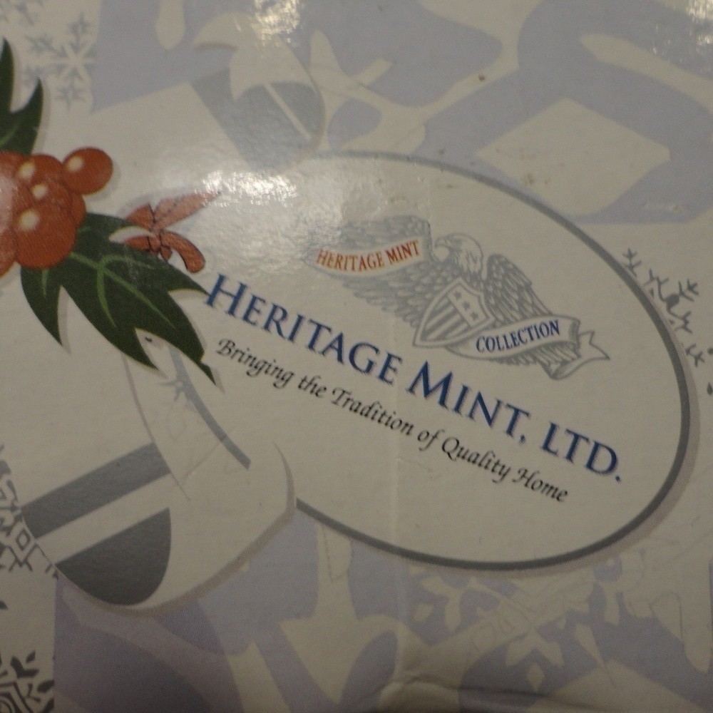 Santa Mini Heritage Mint Collection - Picture 6 of 6